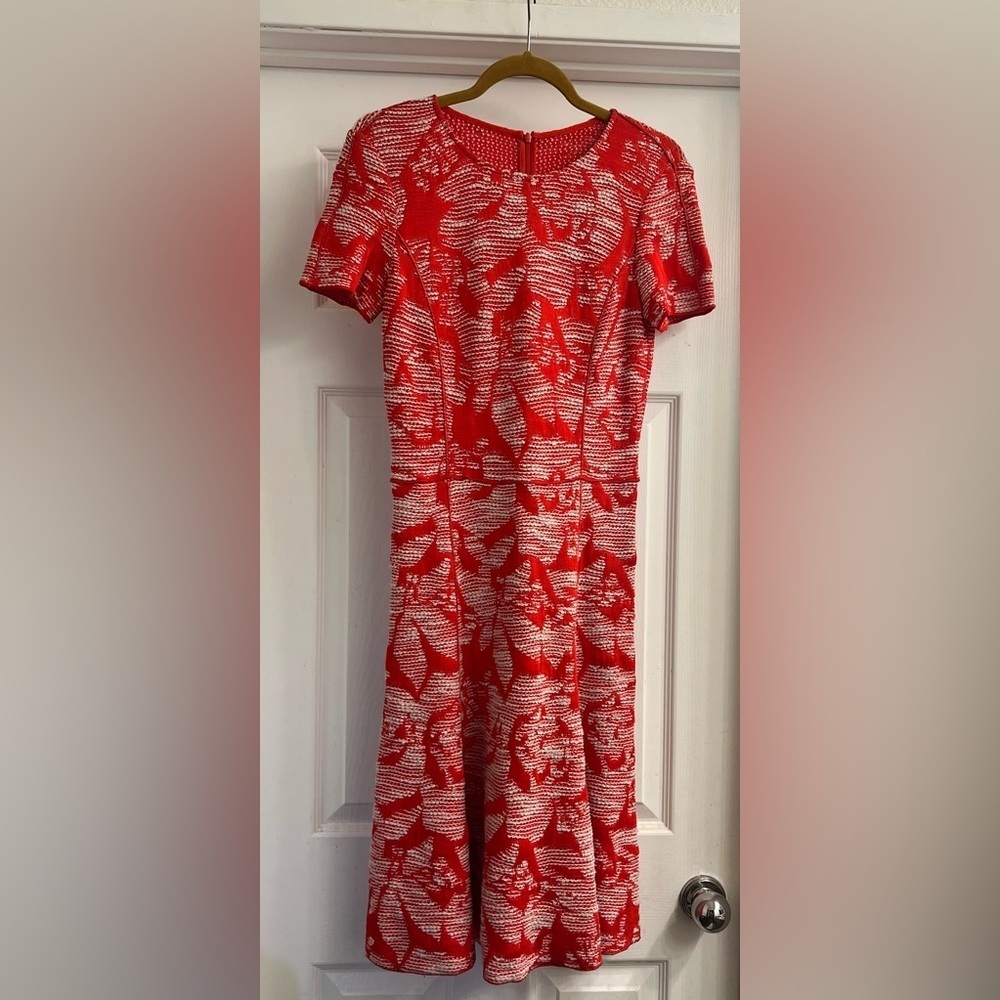 2016 St.John Ribbed Boucle Sheath Dress red & white floral tweed medium(no tag)